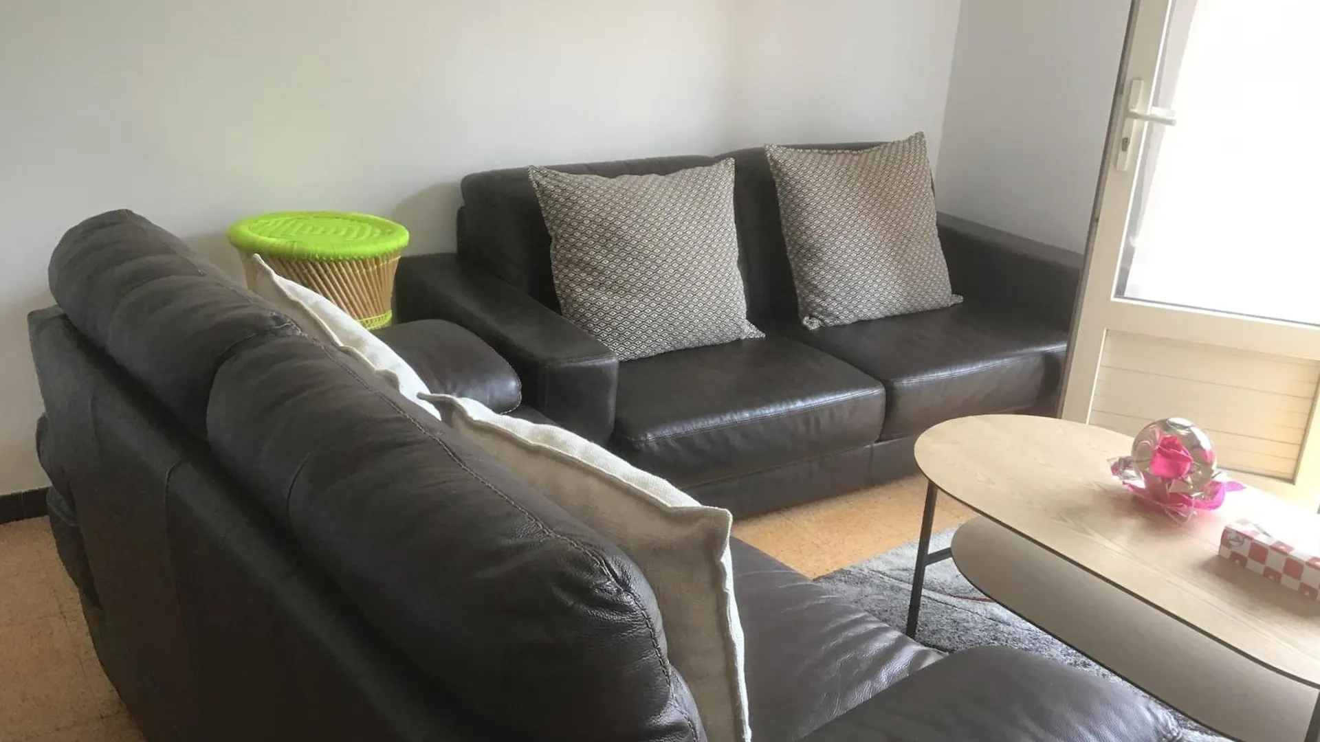 Homestay Ayoug Chambre Individuelle Chez Habitat Carpentras