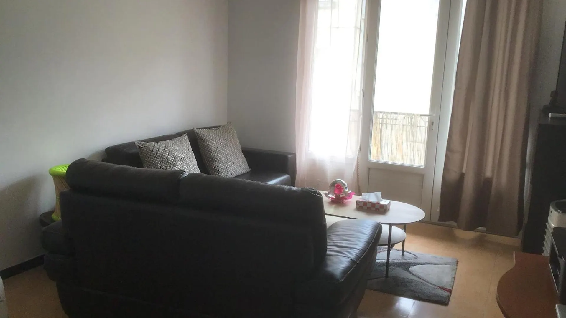 Ayoug Chambre Individuelle Chez Habitat Carpentras 0*,  France