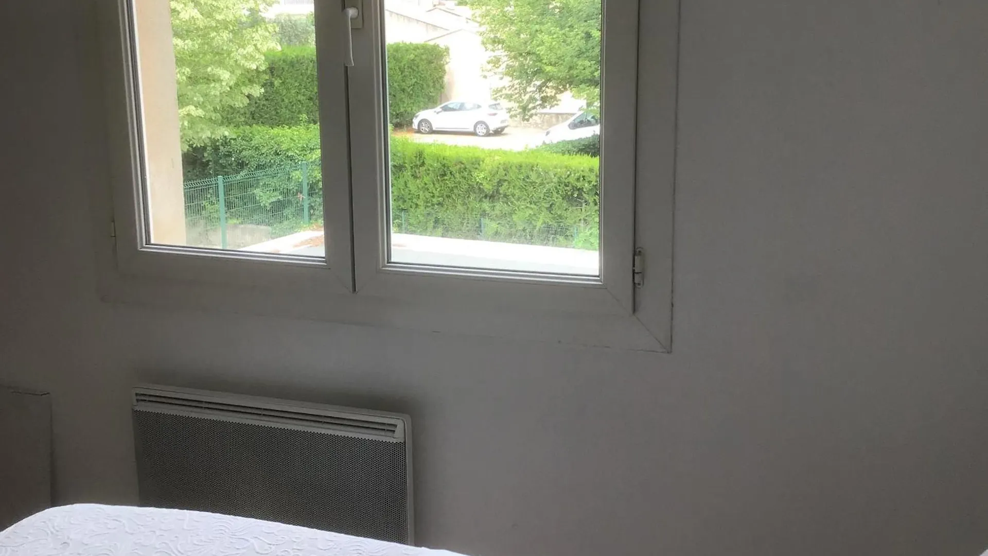 Ayoug Chambre Individuelle Chez Habitat Carpentras Homestay